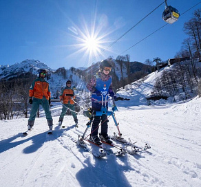 «Роза Хутор» провел 1700 часов занятий горными лыжами для особенных детей